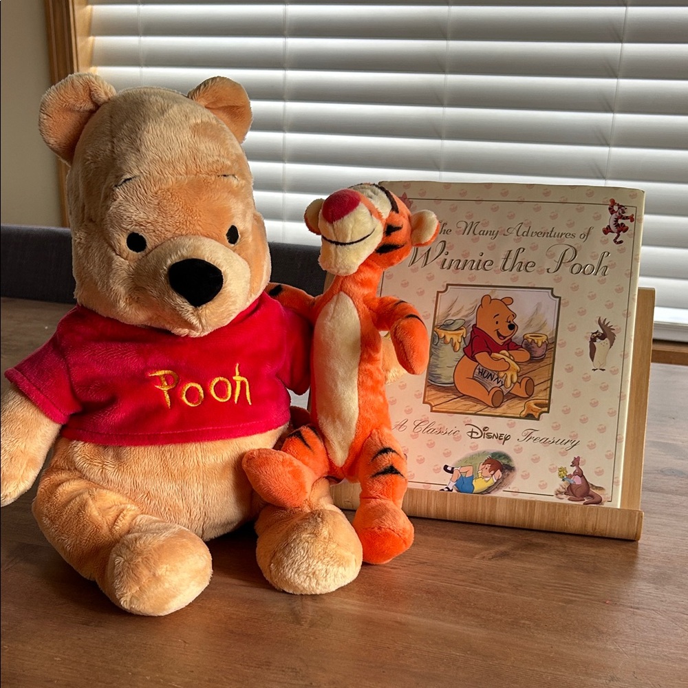 Disney Winnie the Pooh Book with Pooh & Tigger Plush Duo - Play or Display